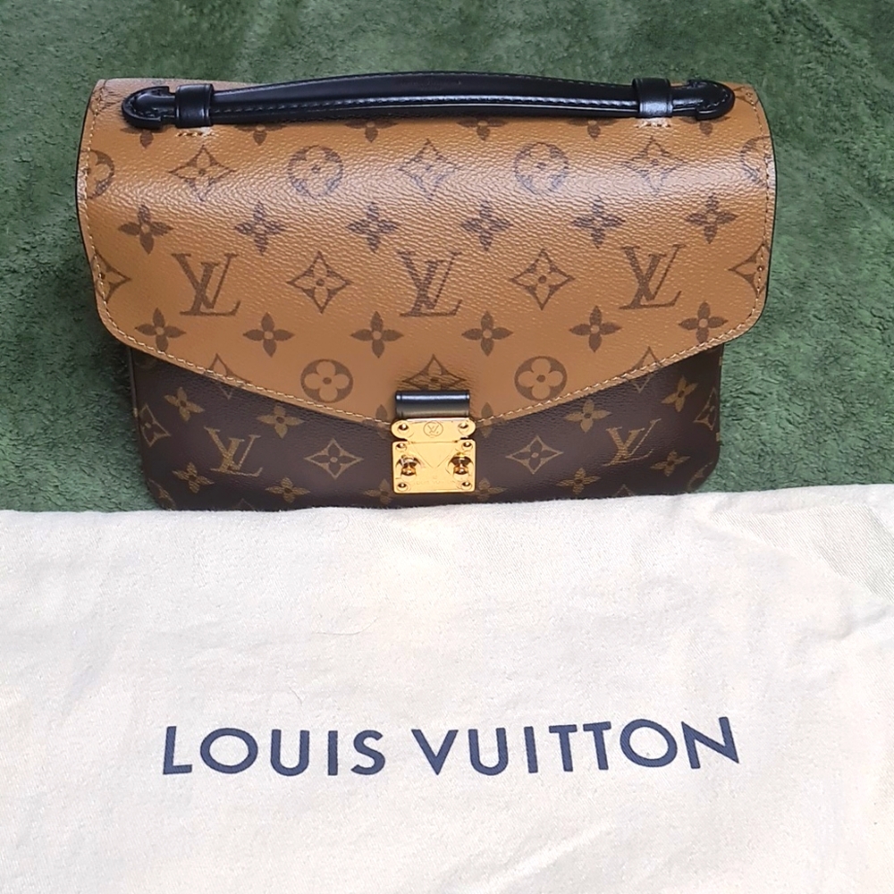 Auth 2019 LV Metis Reverse Monogram. - Picture 12 of 13